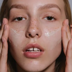 MÁDARA Madara Acne Hydra-Derm Fluide Voor Behoud Van De Vochtbalans